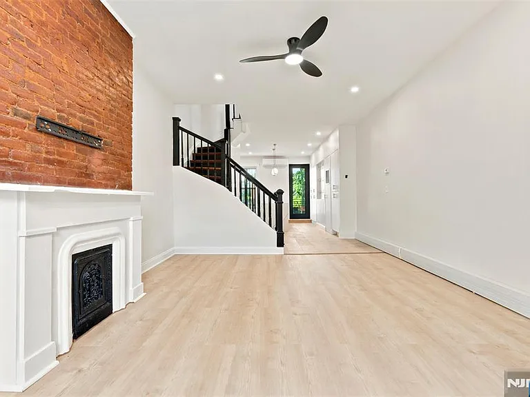 85 Union St — Photo 5