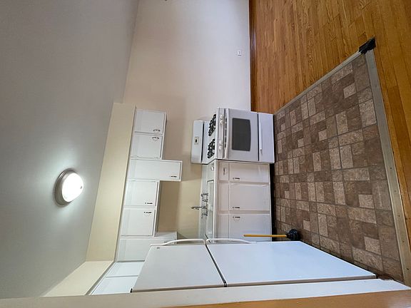 3rd image of 840 N Milwaukee Ave APT C2