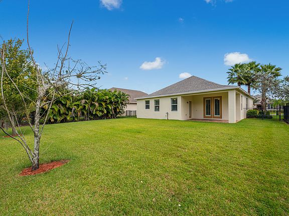 3rd image of 577 SW Sun Cir