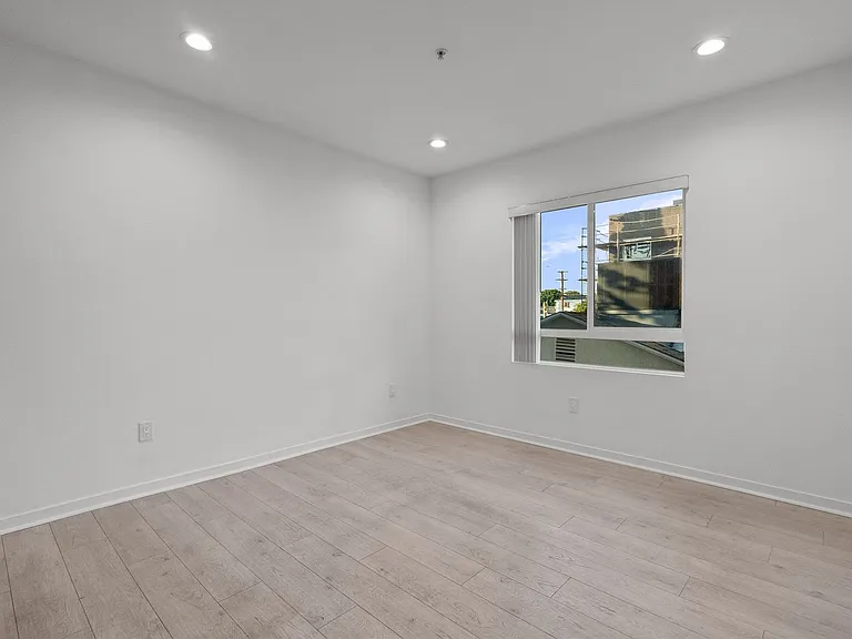 NoHo Beck 6320 LLC — Photo 8