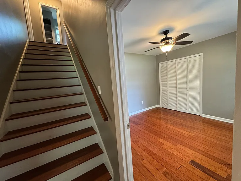 7327 Albert St — Photo 10