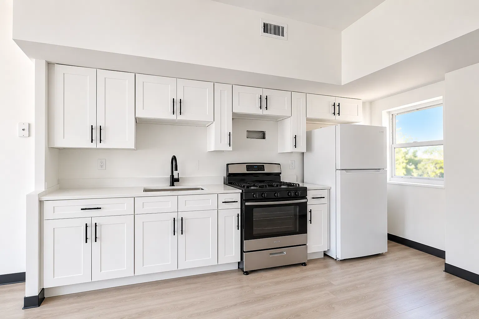 4 bed, $1,565 — Photo 1