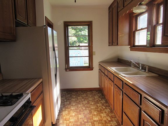 Galley kitchen is great for the cook who doesn't want a lot of walking back and forth to get stuff d