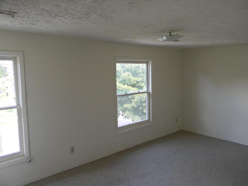 2nd image of 323 W Cesar E Chavez Ave #2
