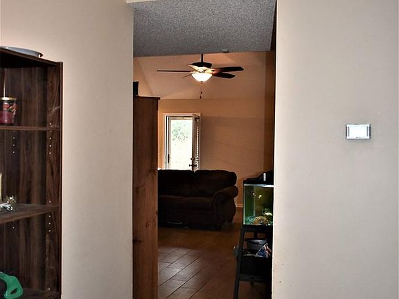 2nd image of 114 Blue Springs Dr