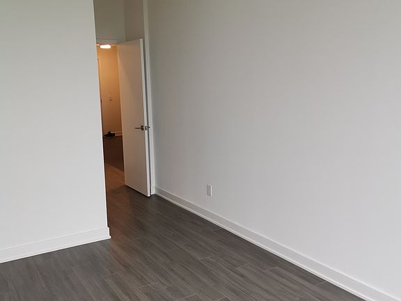 4th image of 681 Yonge St E #612