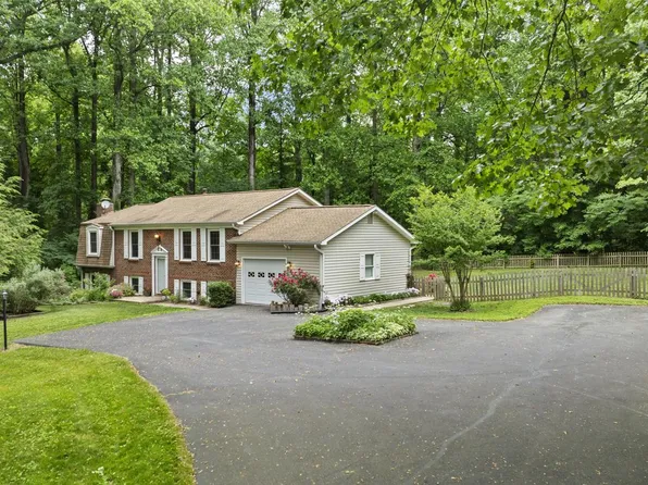 8819 Lafayette Dr, Owings, MD 20736