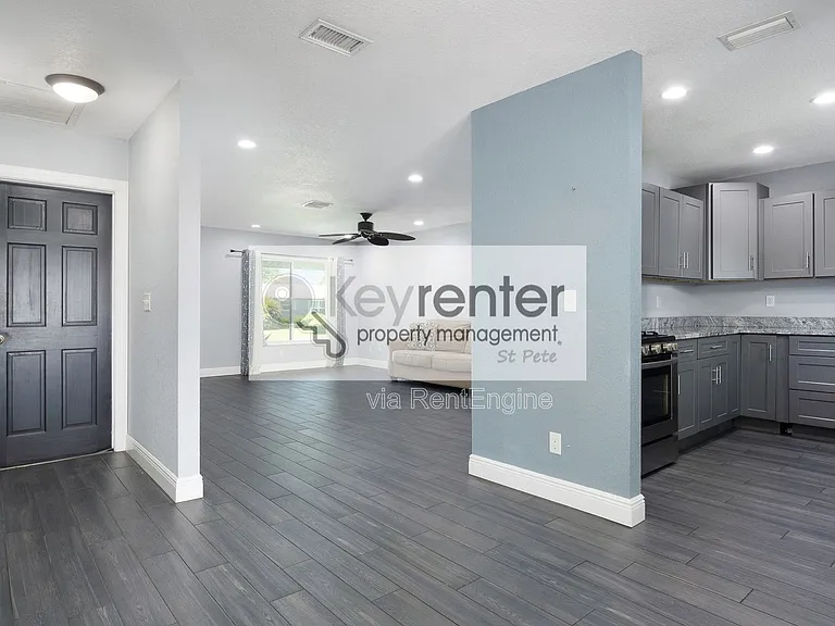 5923 19th St NE — Photo 8