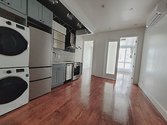 5th image of 84 Graham Ave #2B