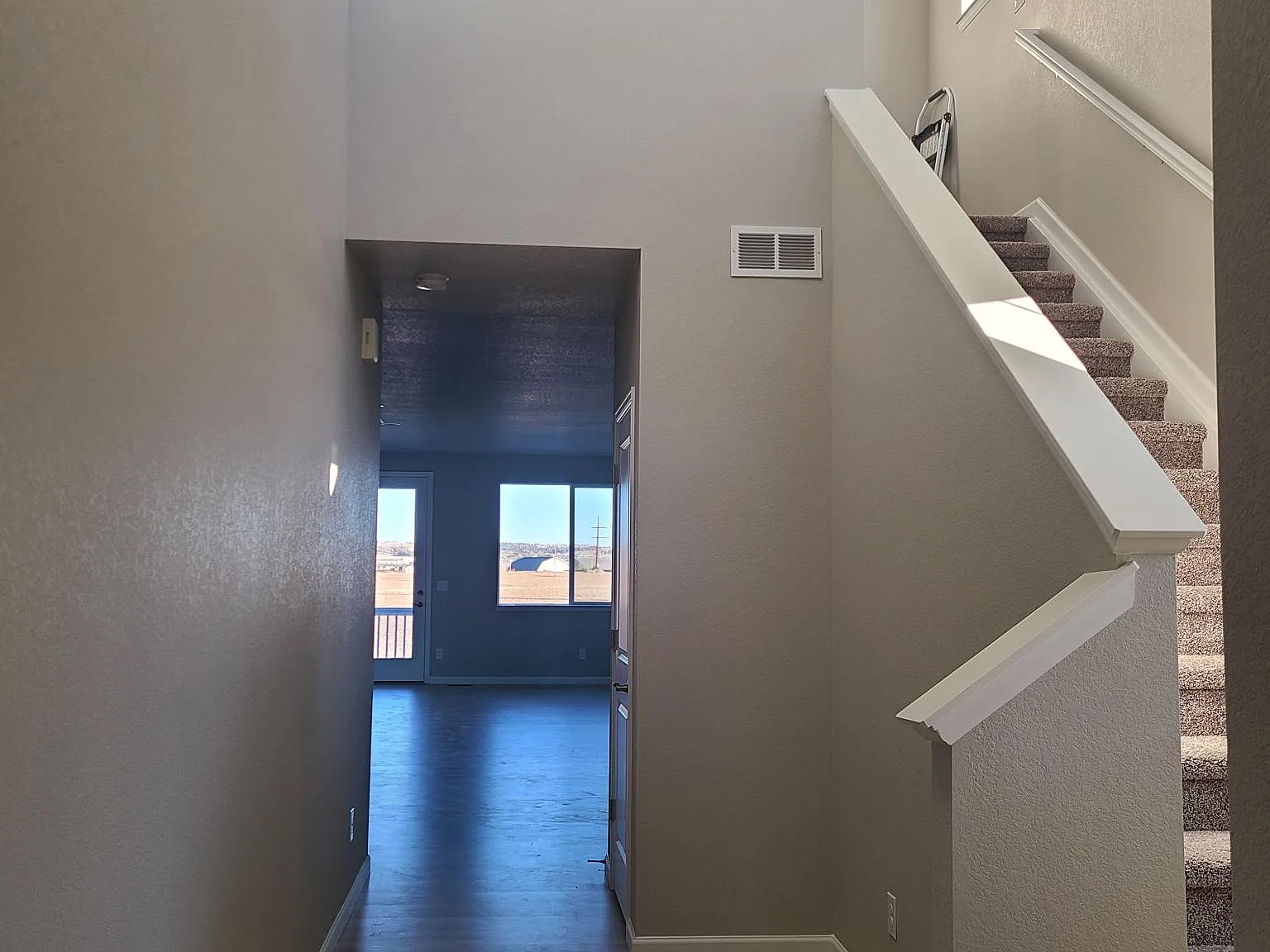 3 bed, 2.5 bath, 3364 sqft, $3,290 — Photo 2