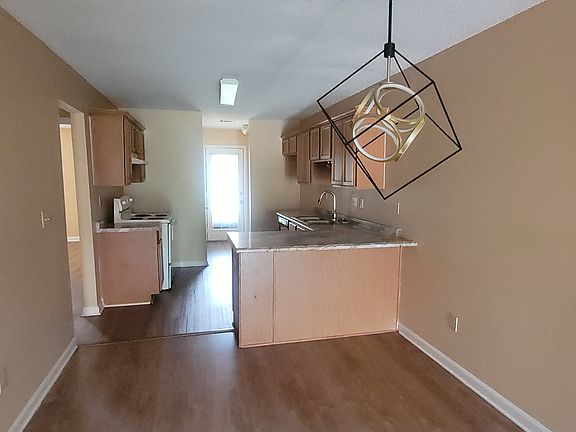 3rd image of 7782 Shadowland Dr