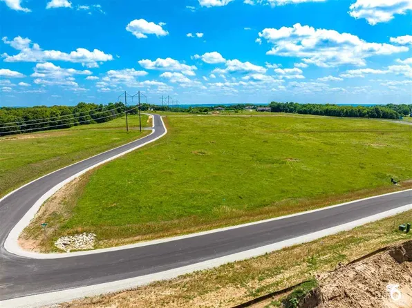 14391 Prairie Trl, Wamego, KS 66547
