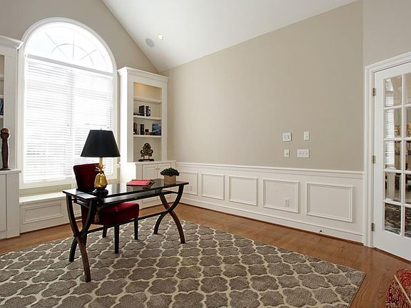 4th image of 7048 Oak Bluff Ln