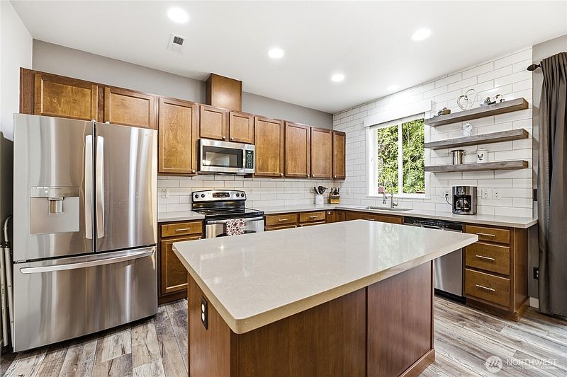 4th image of 4202 68th Avenue E