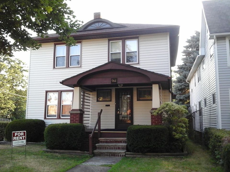 1st image of 966 Berwin St