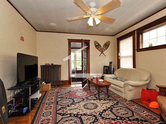 4th image of 20 Lyne Rd #2