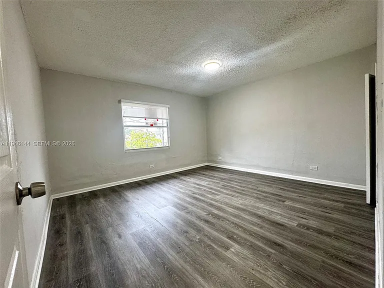 529 SW 3rd St #2 — Photo 5