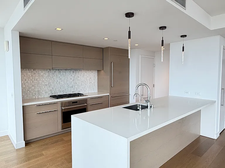 888 W East St #1504 — Photo 7