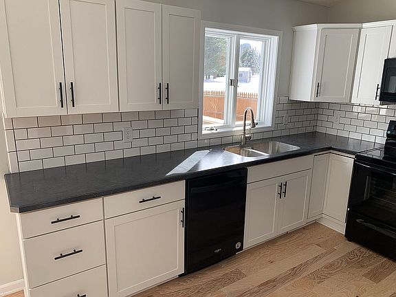 4th image of 3350 Evergreen Cir