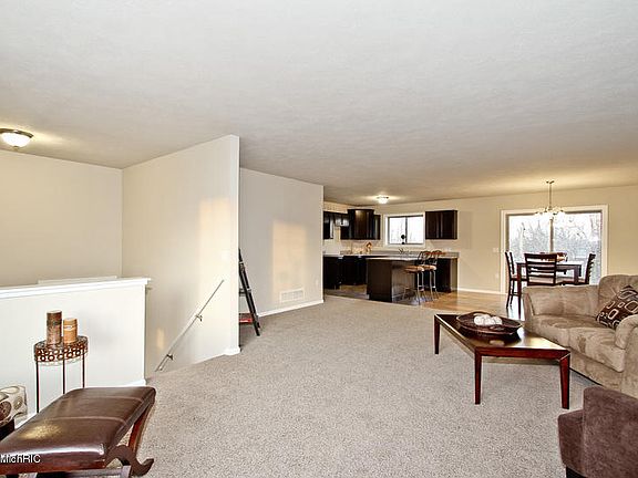 5th image of 2574 Foxglove Dr