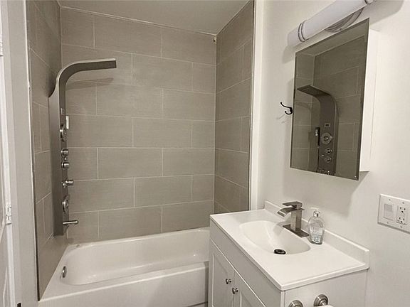 5th image of 9981 Stanwin Ave #9981