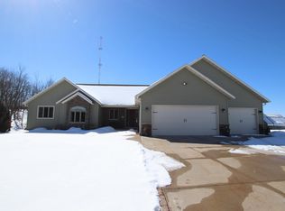 242 Moraine Dr, Ripon, WI 54971