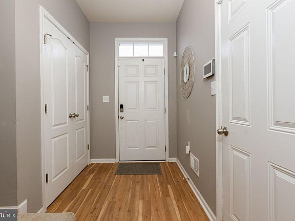 5th image of 47 Landis Ct