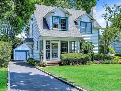 152 Bayway Avenue, Brightwaters, NY, 11718