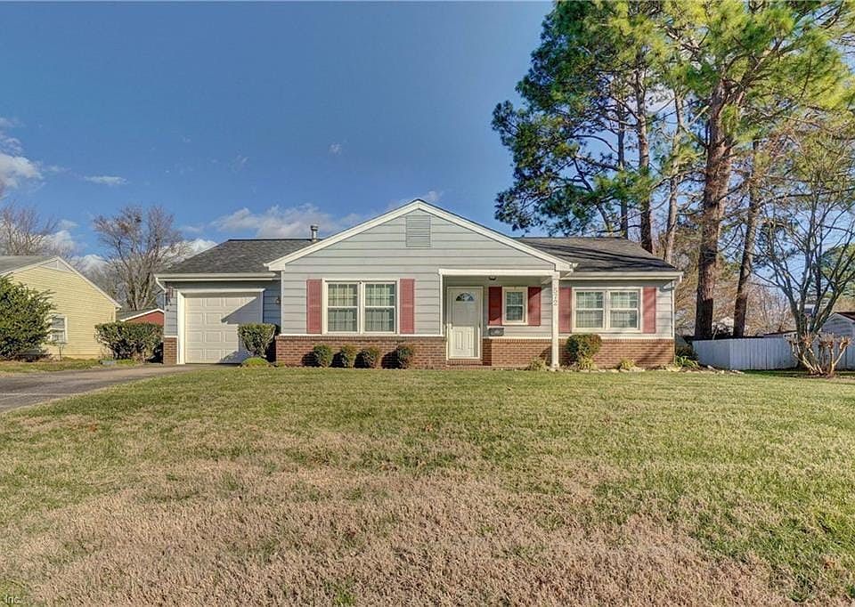 1st image of 572 Windjammer Cres