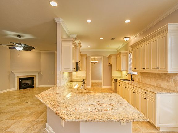 3rd image of 1365 Autumn Breeze Cir