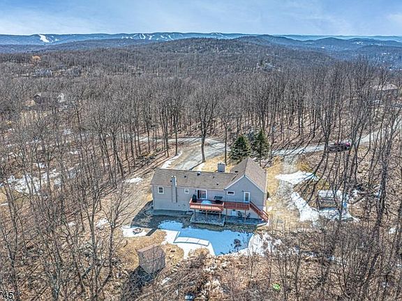 5th image of 74 Lakeside Dr NW