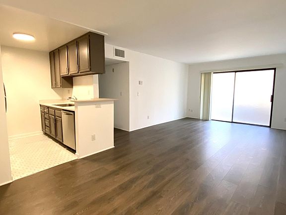 5th image of 465 Oak St APT 106