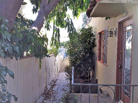 2nd image of 660 Ocean Park Blvd #B