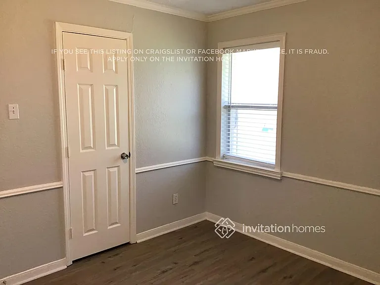 436 Lexington Ln — Photo 9