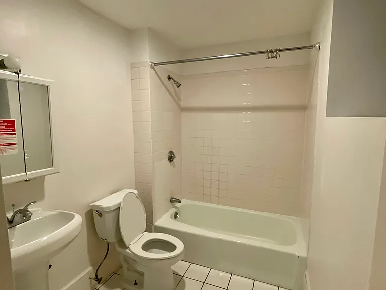 132 Chiswick Rd #B — Photo 6