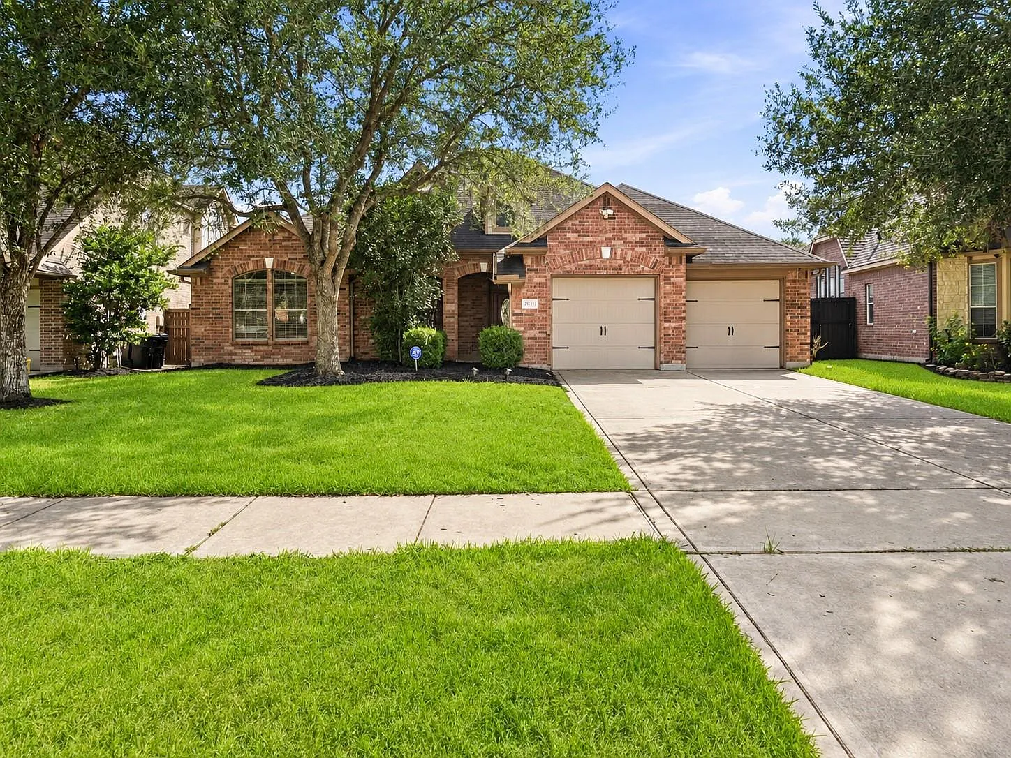 4 bed, 3.0 bath, 2631 sqft, $2,650 — Photo 1