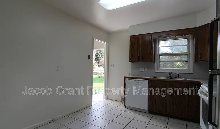 1517 Beverly Rd — Photo 2