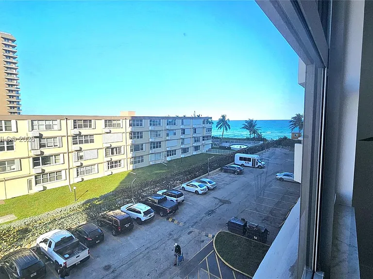 1950 S Ocean Dr #3D — Photo 22