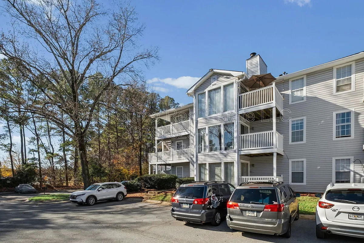 Building Photo - 907 Augusta Dr SE