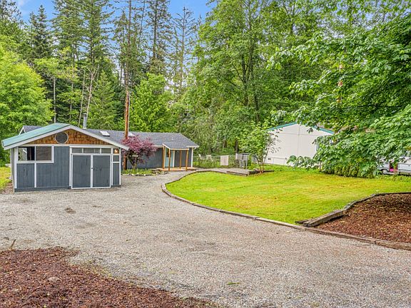 3rd image of 1597 Lake Dr