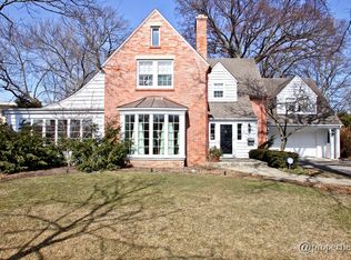 988 Oak Dr, Glencoe, IL 60022