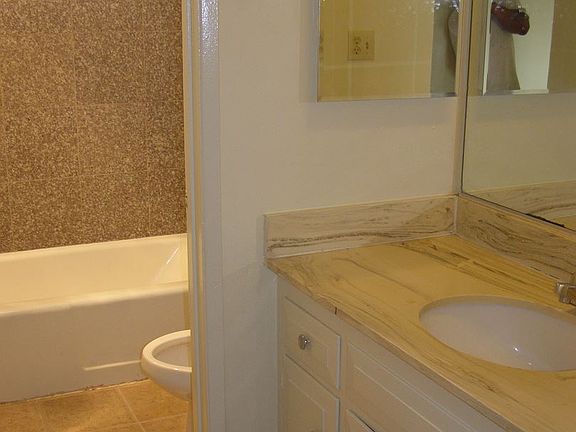 5th image of 633 E 97th St APT 5