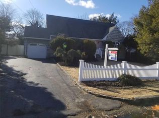 6 Brookdale Dr, Bay Shore, NY 11706