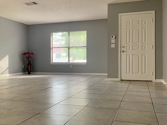 5th image of 1104 Collinwood West Dr