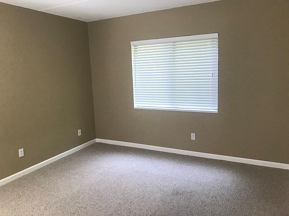 5th image of 456 Grand Ave