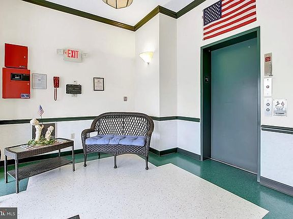 4th image of 190 E Walnut St APT 11