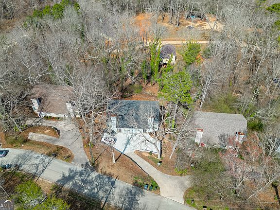 3rd image of 3932 Darryl Ln