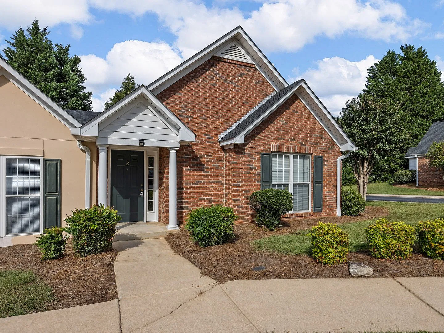 3 Bedroom Townhome Centrally Located between Spartanburg & Downtown Greenville — Photo 2