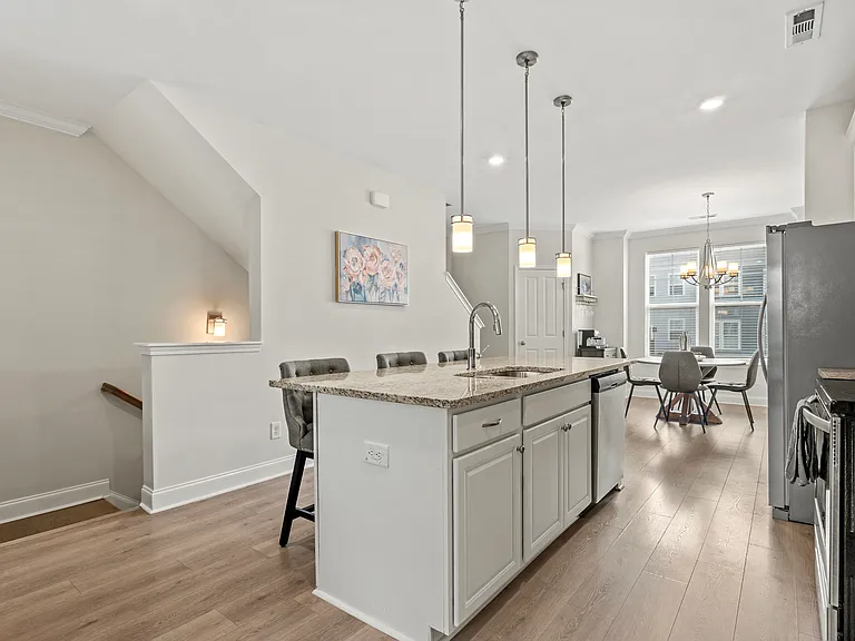 833 Westcott Ln — Photo 10