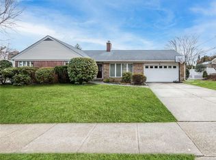 26 Annette Dr, Port Washington, NY 11050